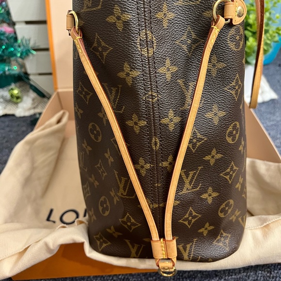 Louis Vuitton Neverfull mm - Picture 6 of 11